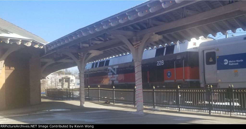 Metro-North/ConnDOT P32AC-DM 228